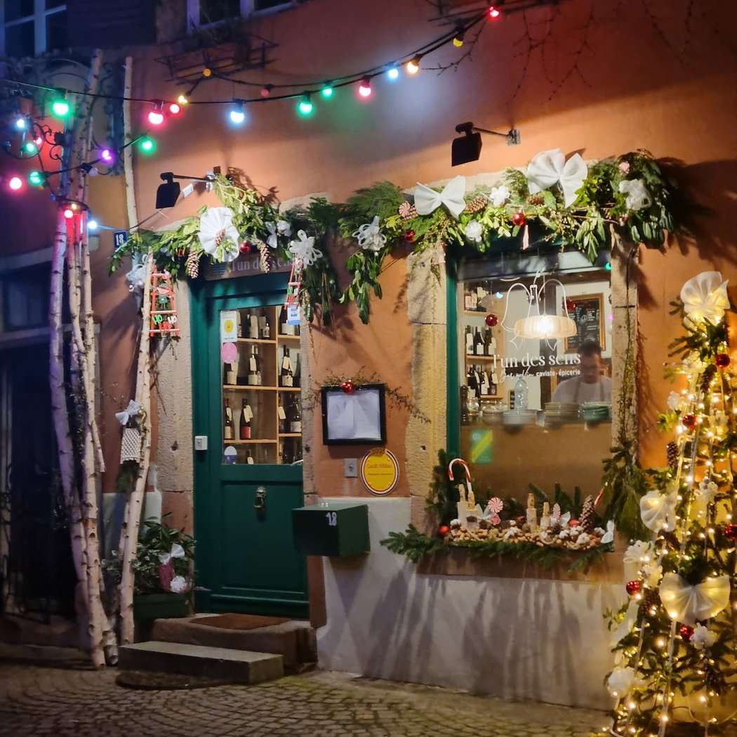 L’Un des Sens | Assiettes gourmandes et canons à partager au bar à vin intimiste du vieux Colmar 2