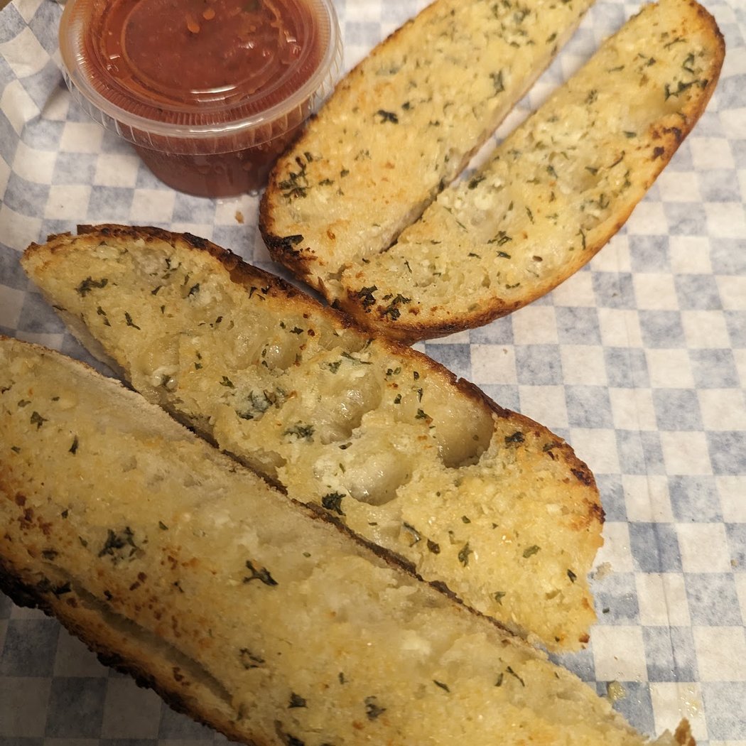 UNI Pizzeria & Grill 3