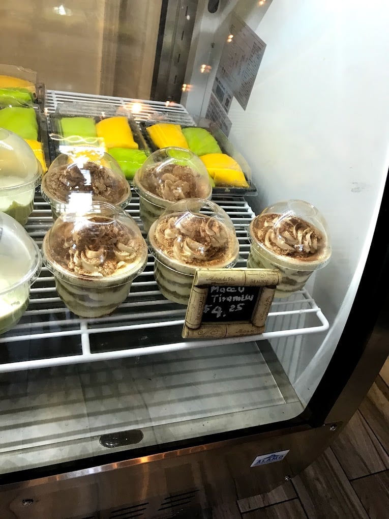 Dzui's Cakes and Desserts 2