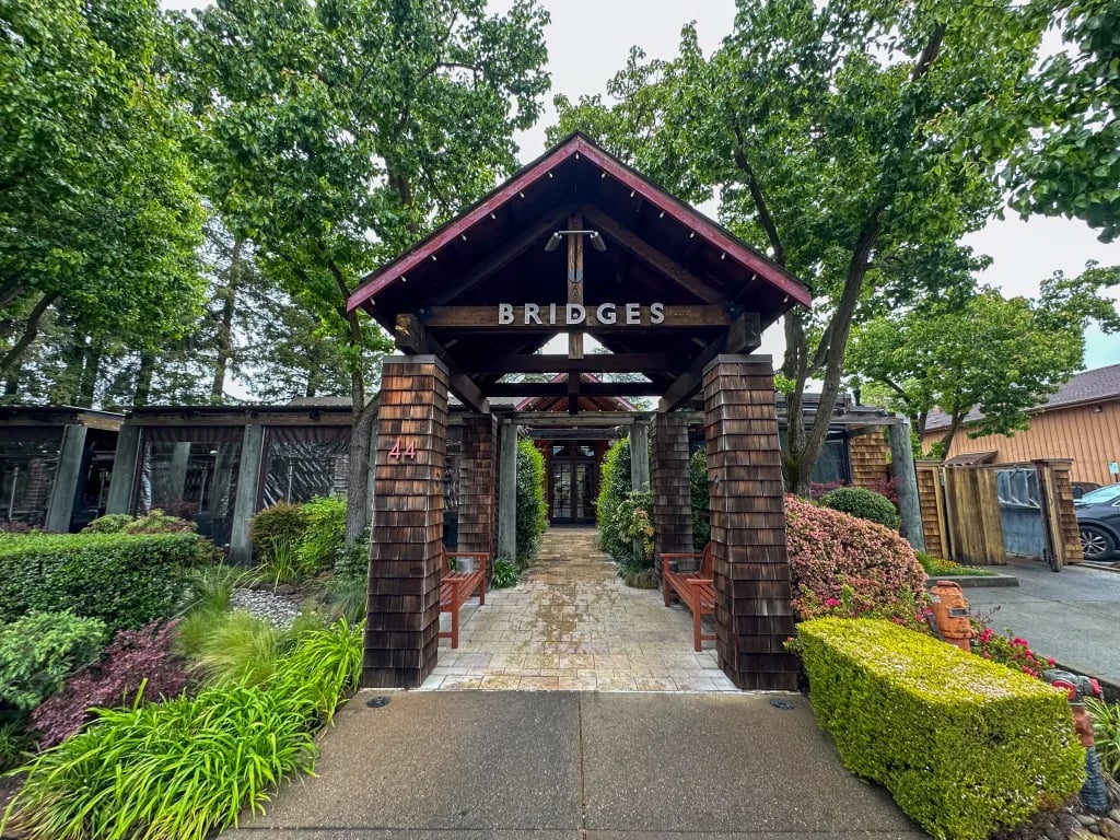 Bridges Restaurant and Bar 2