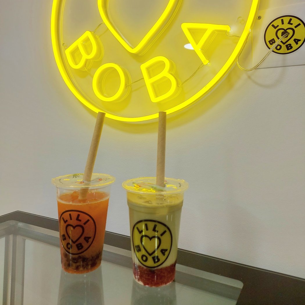 Lili Boba - Bubble tea, doughnuts, cookies cafe store 3