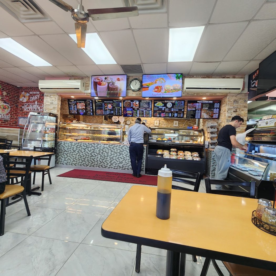 Benjy's Kosher Pizza Dairy Restaurant & Sushi Bar 3