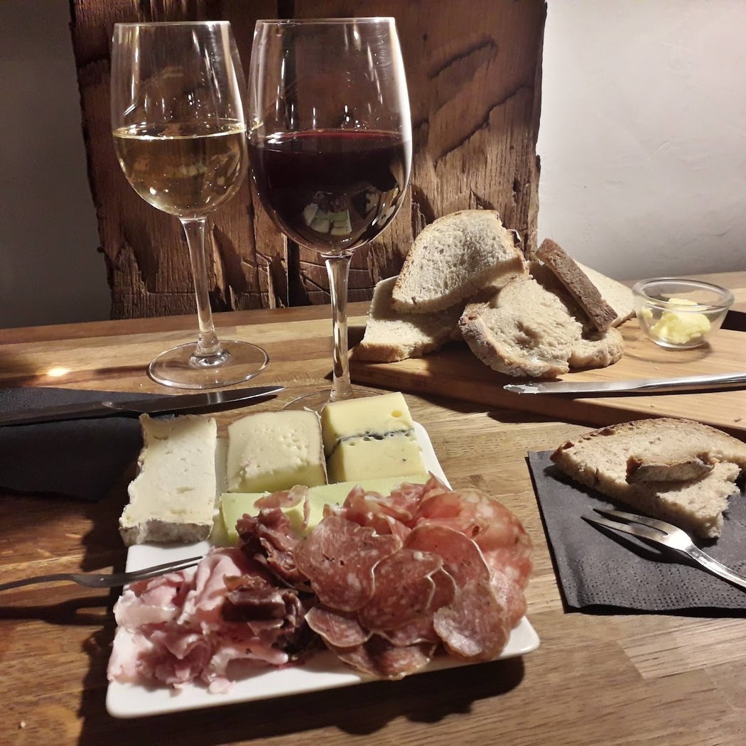 INARO Bar à vin / wine bar République 2