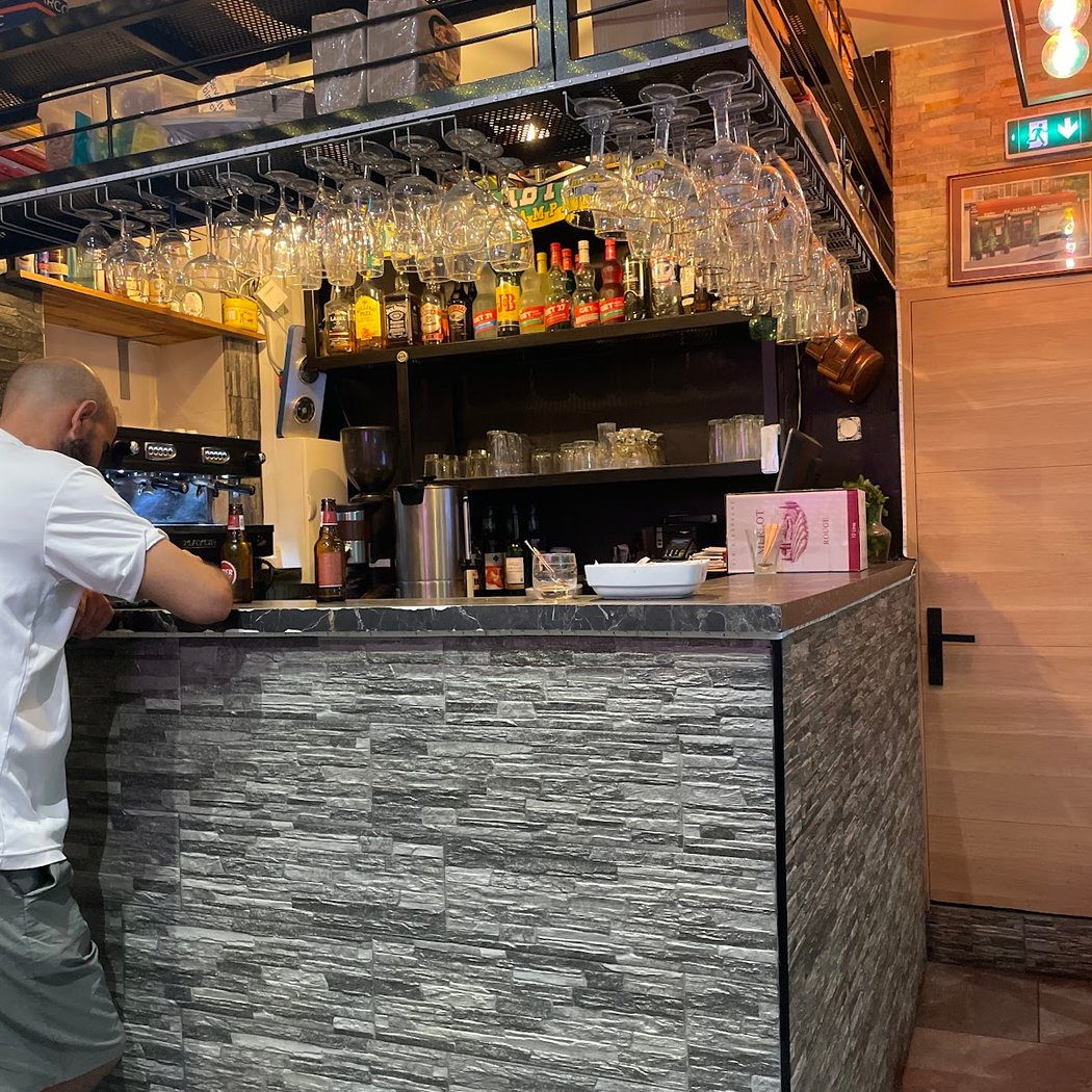 Au Petit Bar 3