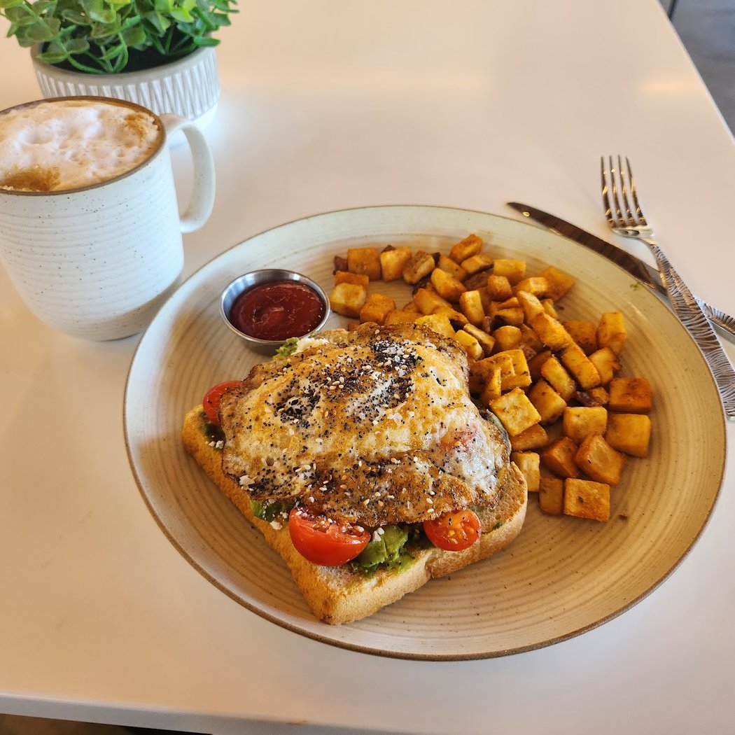 The Hollō Cafe 1