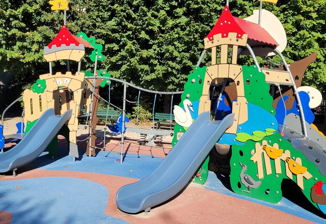 Aire de jeux pour enfants (de 1 à 8 ans) 3