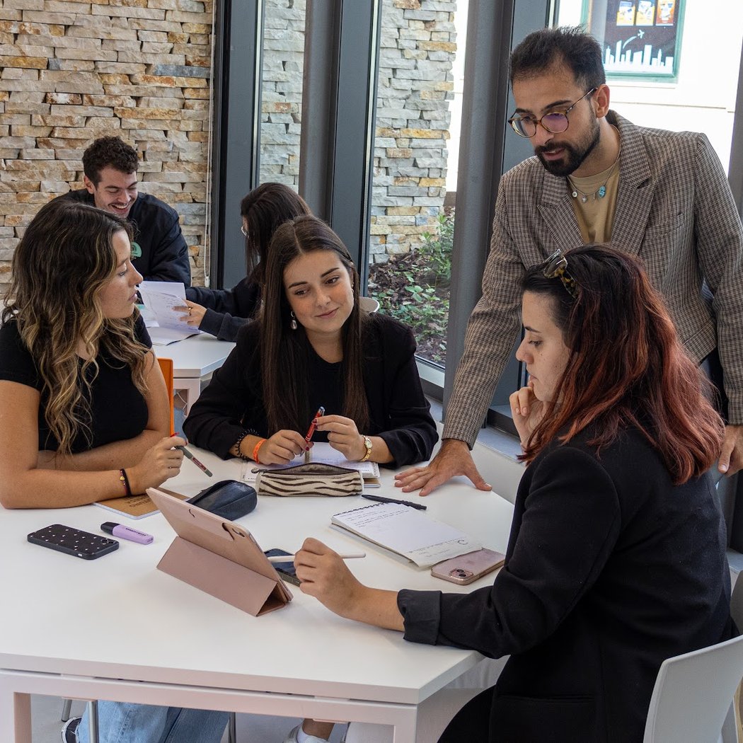 Entre Valor e Forma - Workshops com foco na moda, expressão artística e processos criativos 2