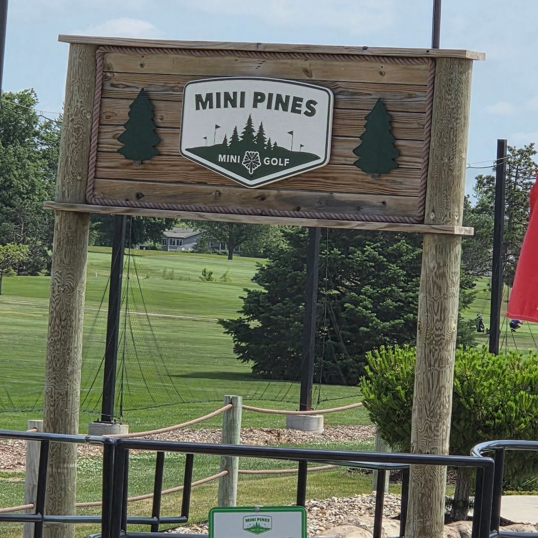 Mini Pines - Mini Golf 2