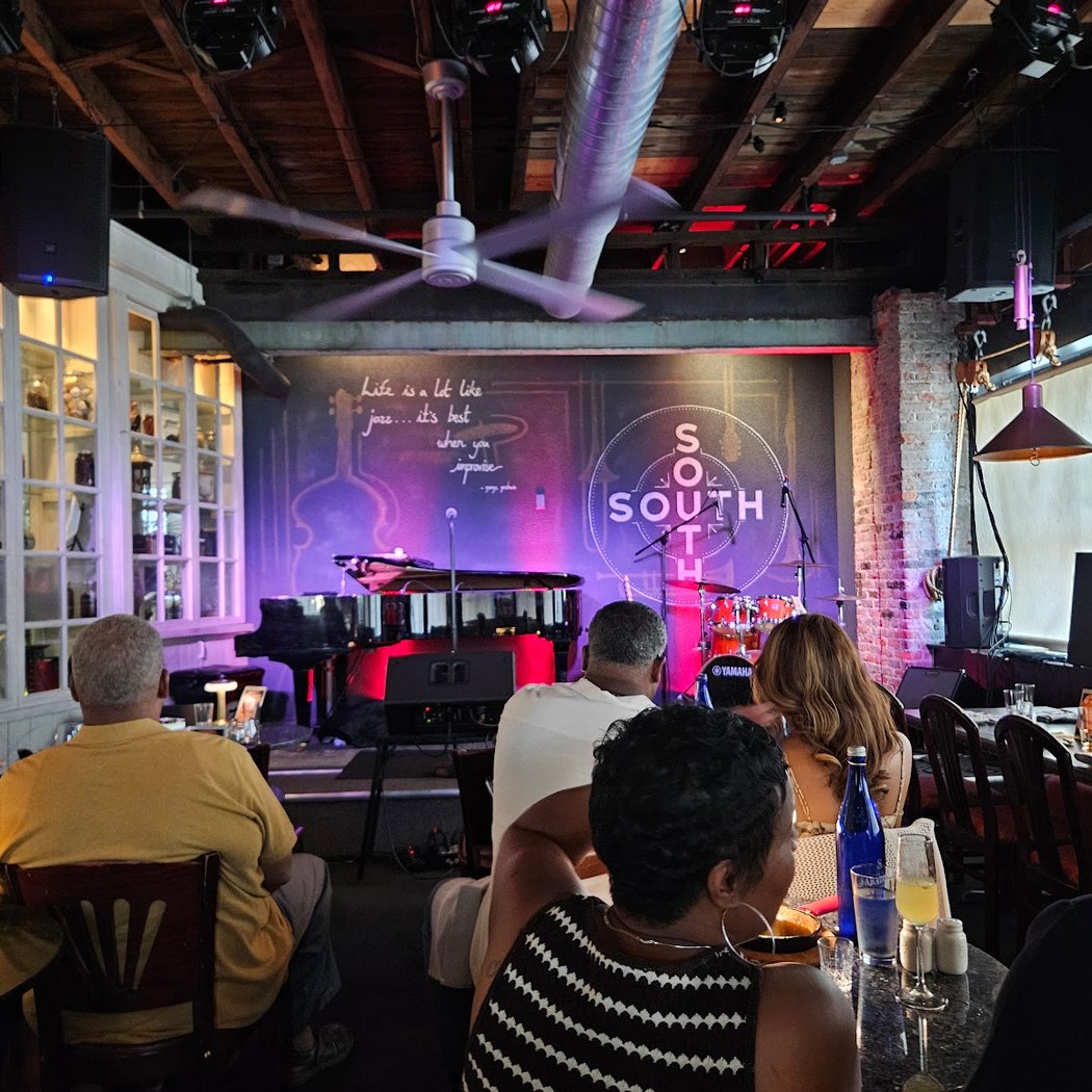 SOUTH Restaurant & Jazz Club 3