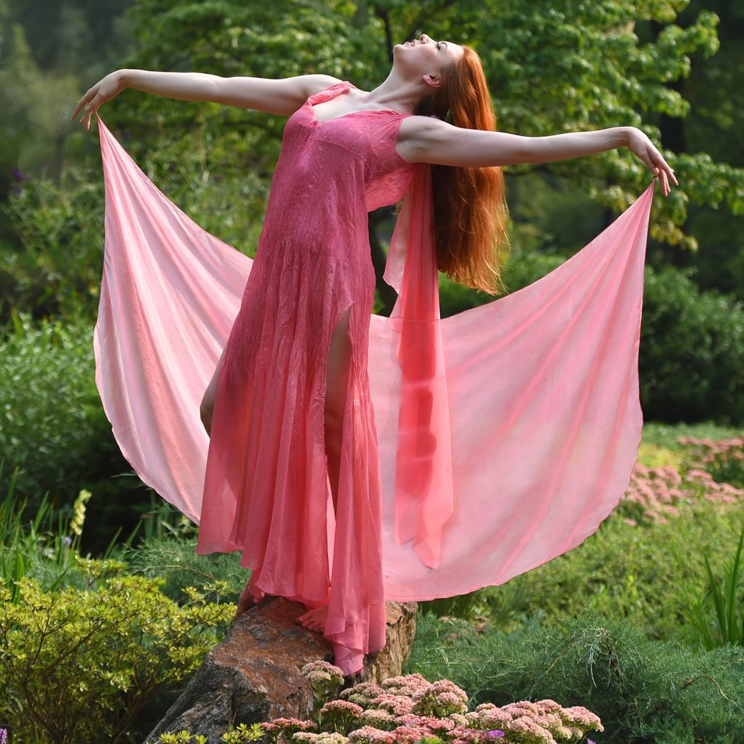Isadora at Flora’s Feast: Heaven in a Wildflower 2