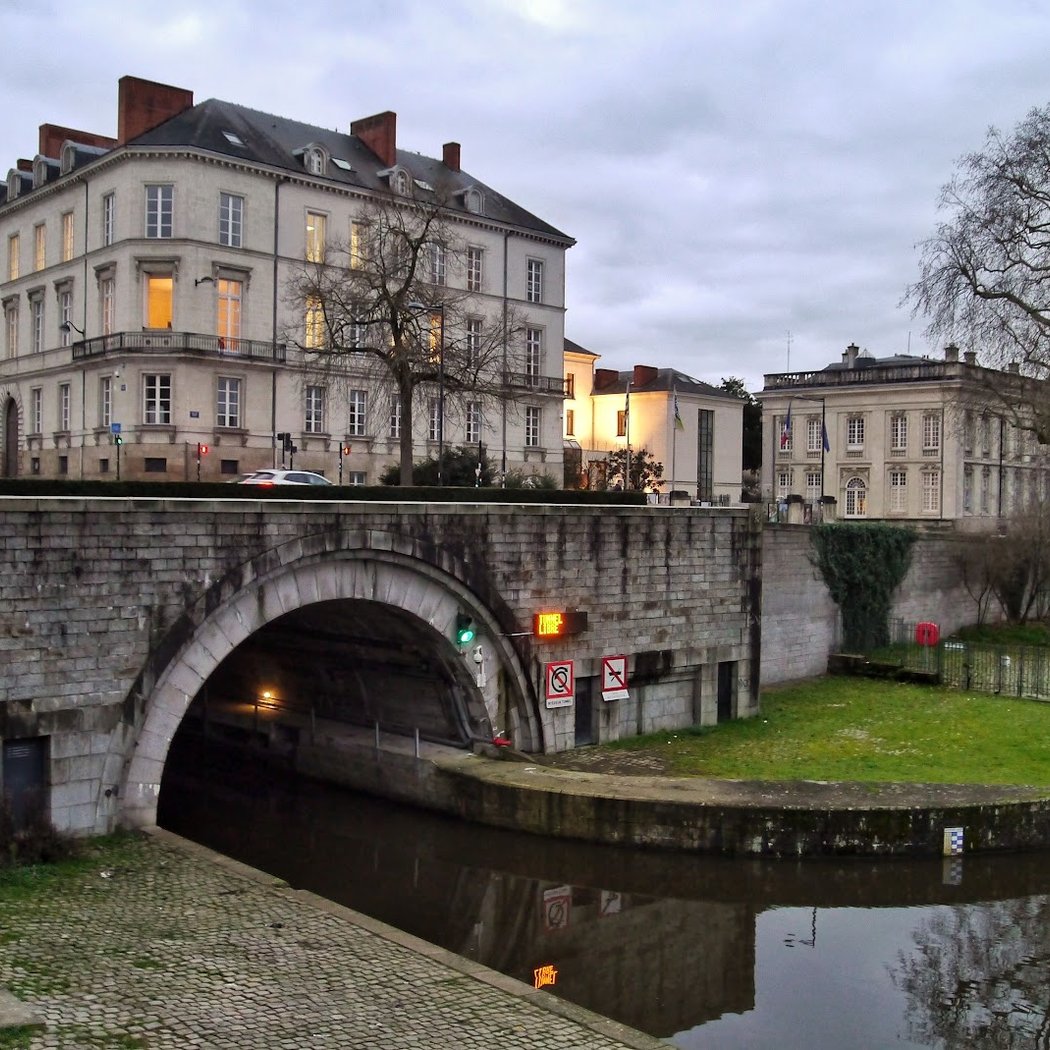 Square Maquis-de-Saffré 2