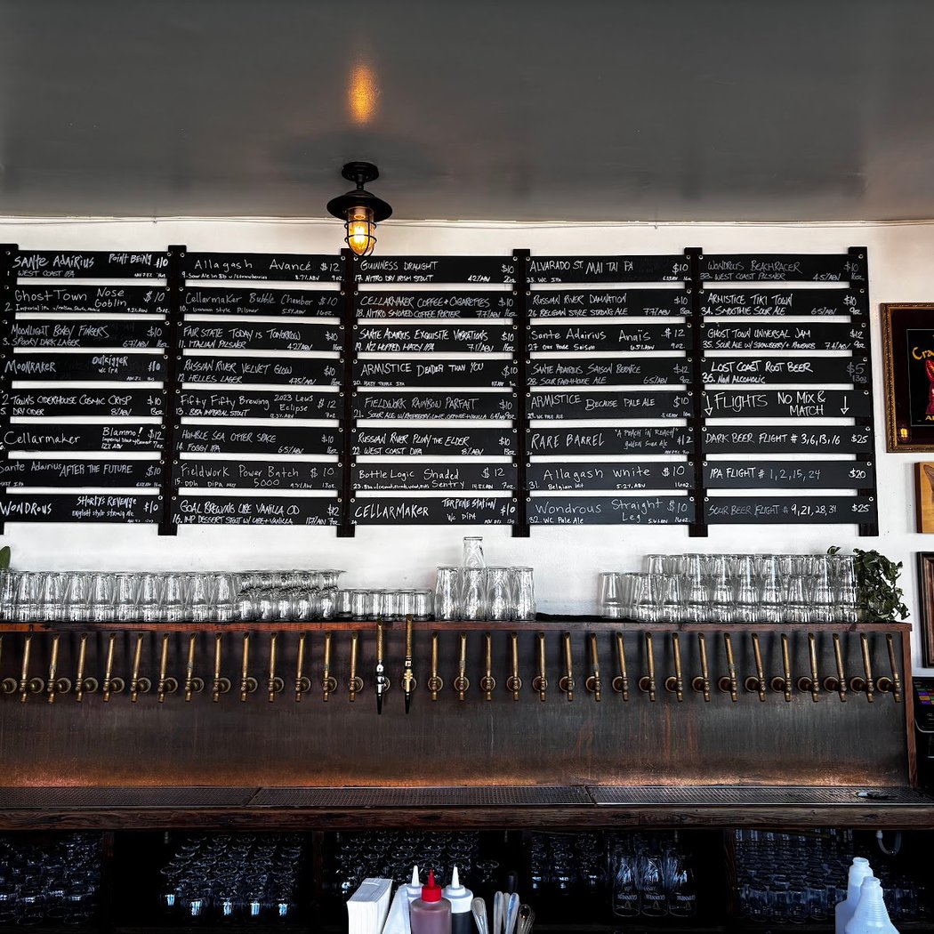 The Crafty Fox Ale House 3