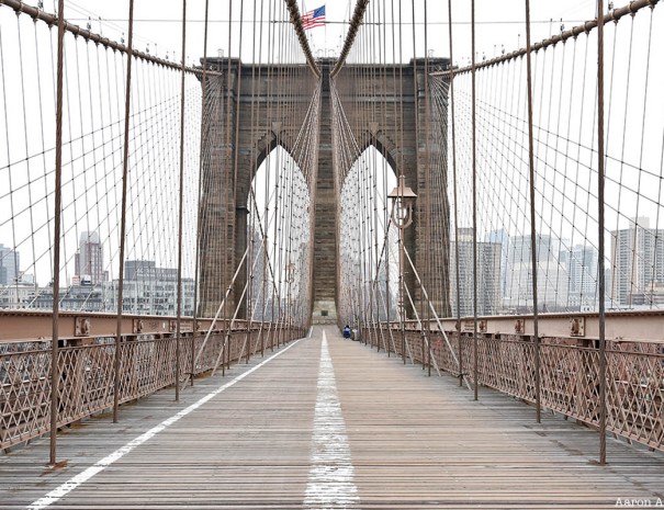 Brooklyn Bridge Pedestrian Walkway 1