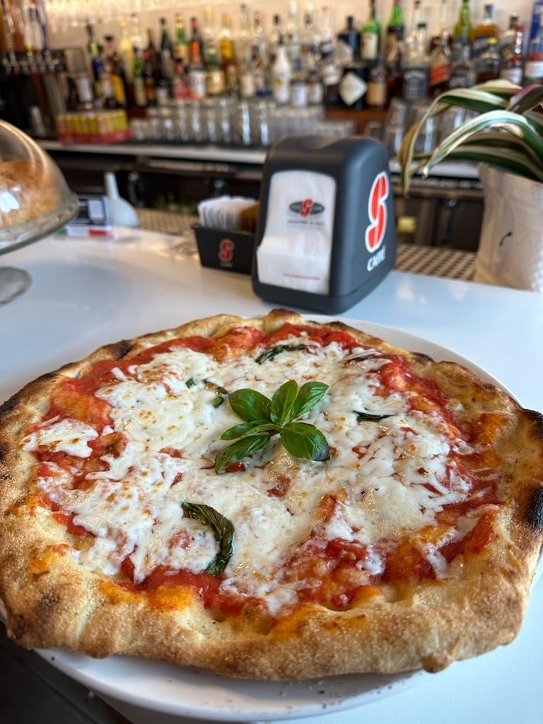 Mon Cheri bar restaurant pizzeria 1