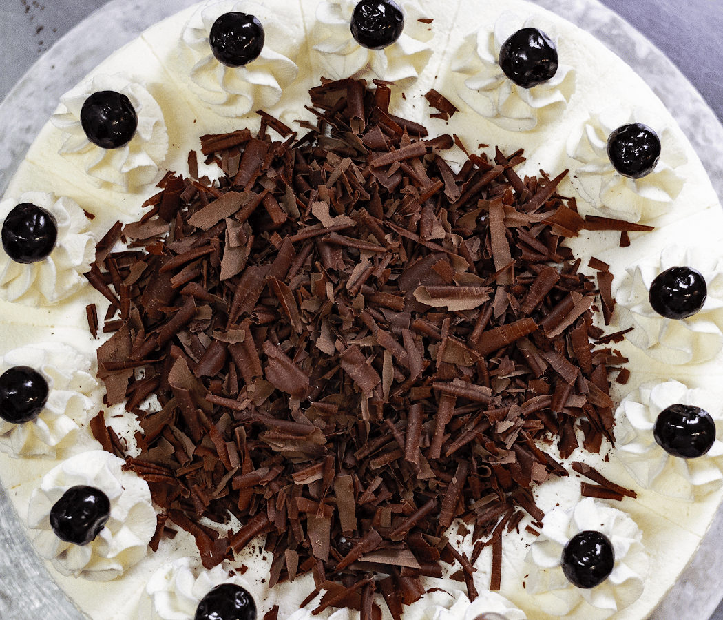 Cake, Drinks & Improv Comedy at Café Kustermann 3