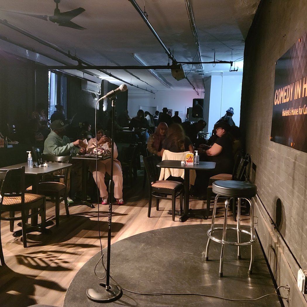 SUNDAY NIGHT LIVE Hosted by Jamie Roberts 4