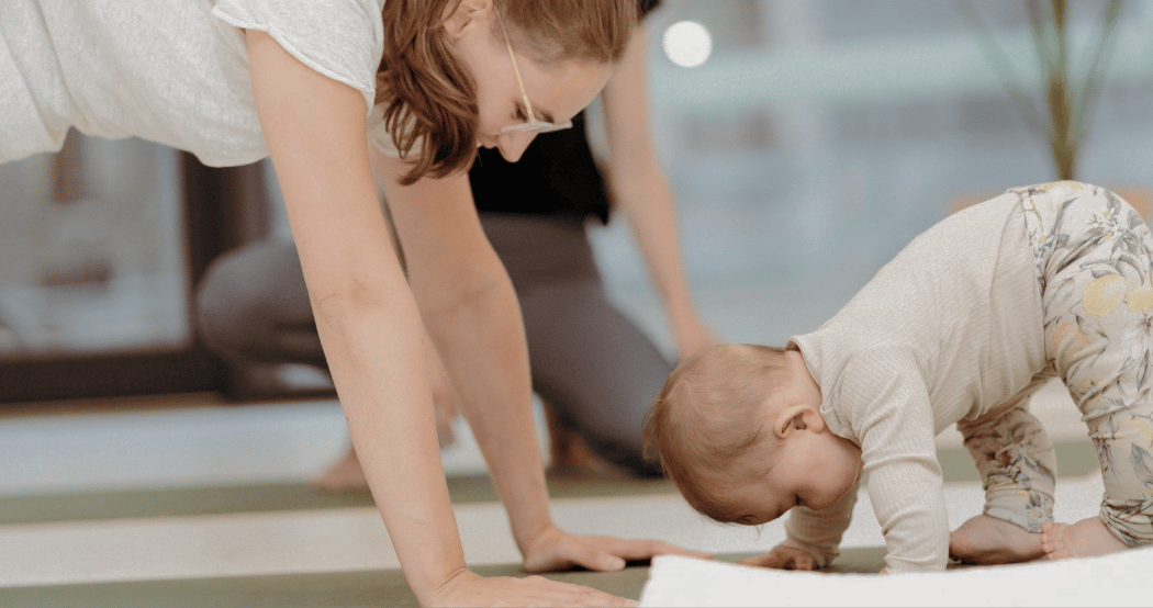 Mor & baby yoga 1