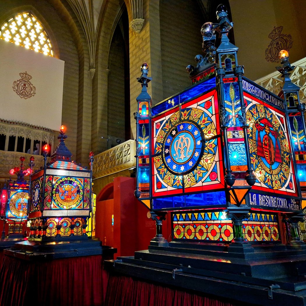 Museum of Lanterns and Crystal Rosaries 3