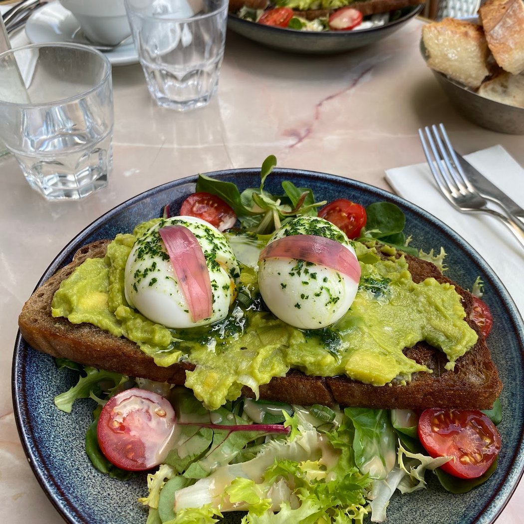 Le French Café 1