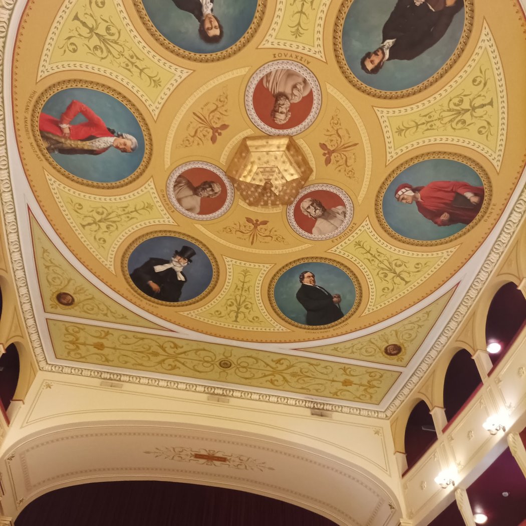 Apollon Theater 3