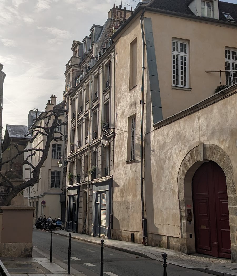 Portal of the former Hotel Raoul 3