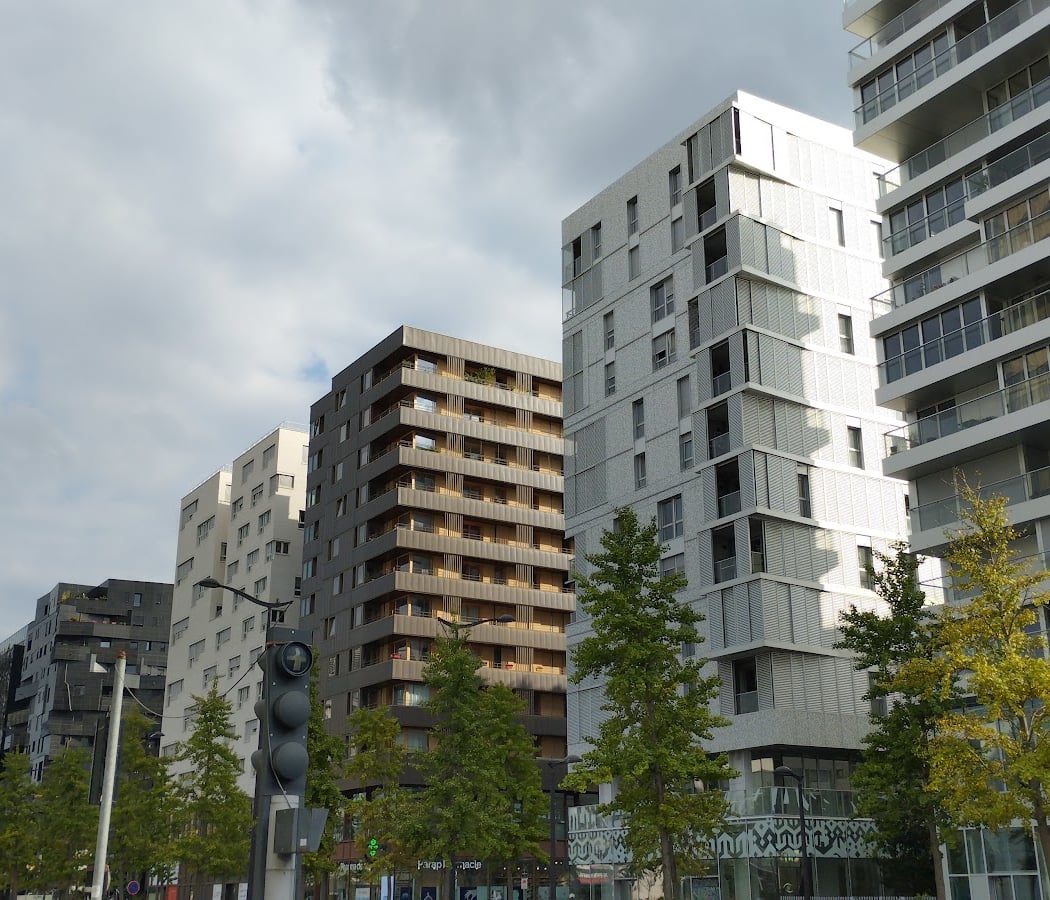 Stroll and Shop on Avenue de France 2