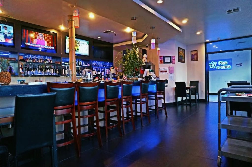 E PLUS STUDIO Karaoke & Asian Bistro 2