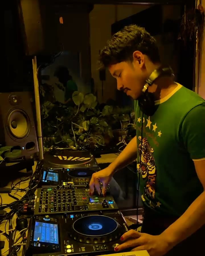Flightmode: Dr. Sud B2B Iwana 3