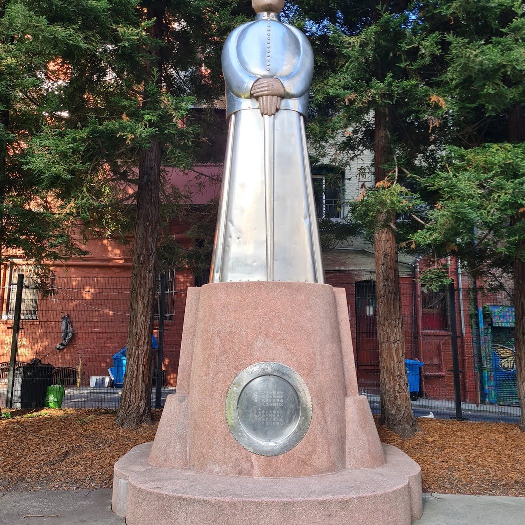 Dr. Sun Yat Sen Statue 3