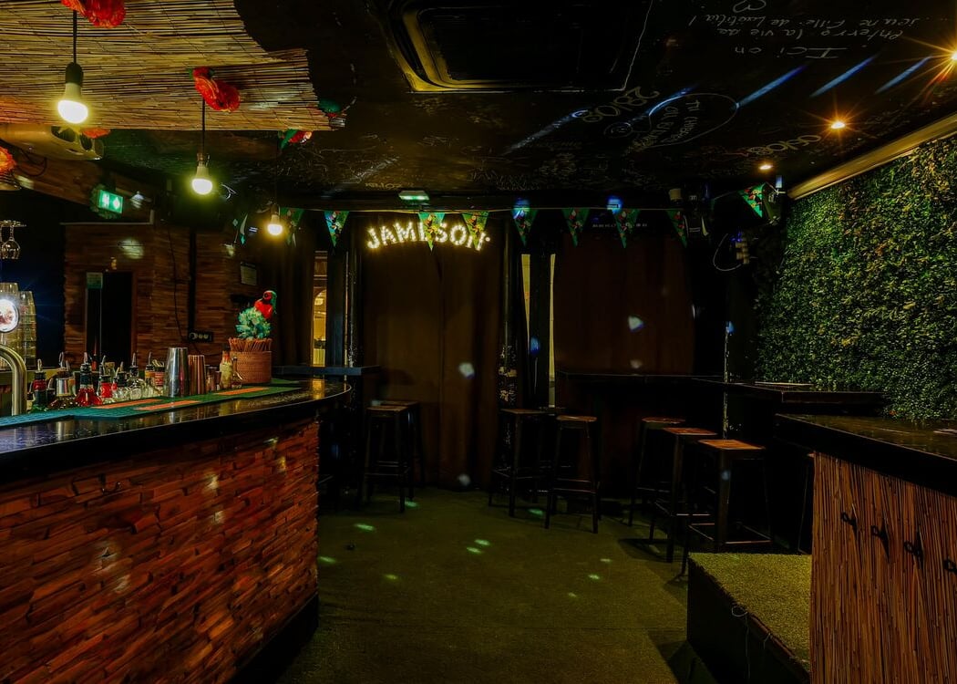 LE K1ZE BAR OPERA 3