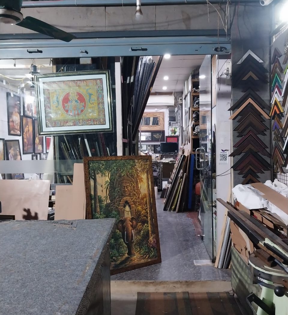art plaza home decoration art shop and photo frem works. 2