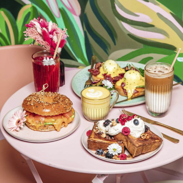 Bon Bouquet Café 1