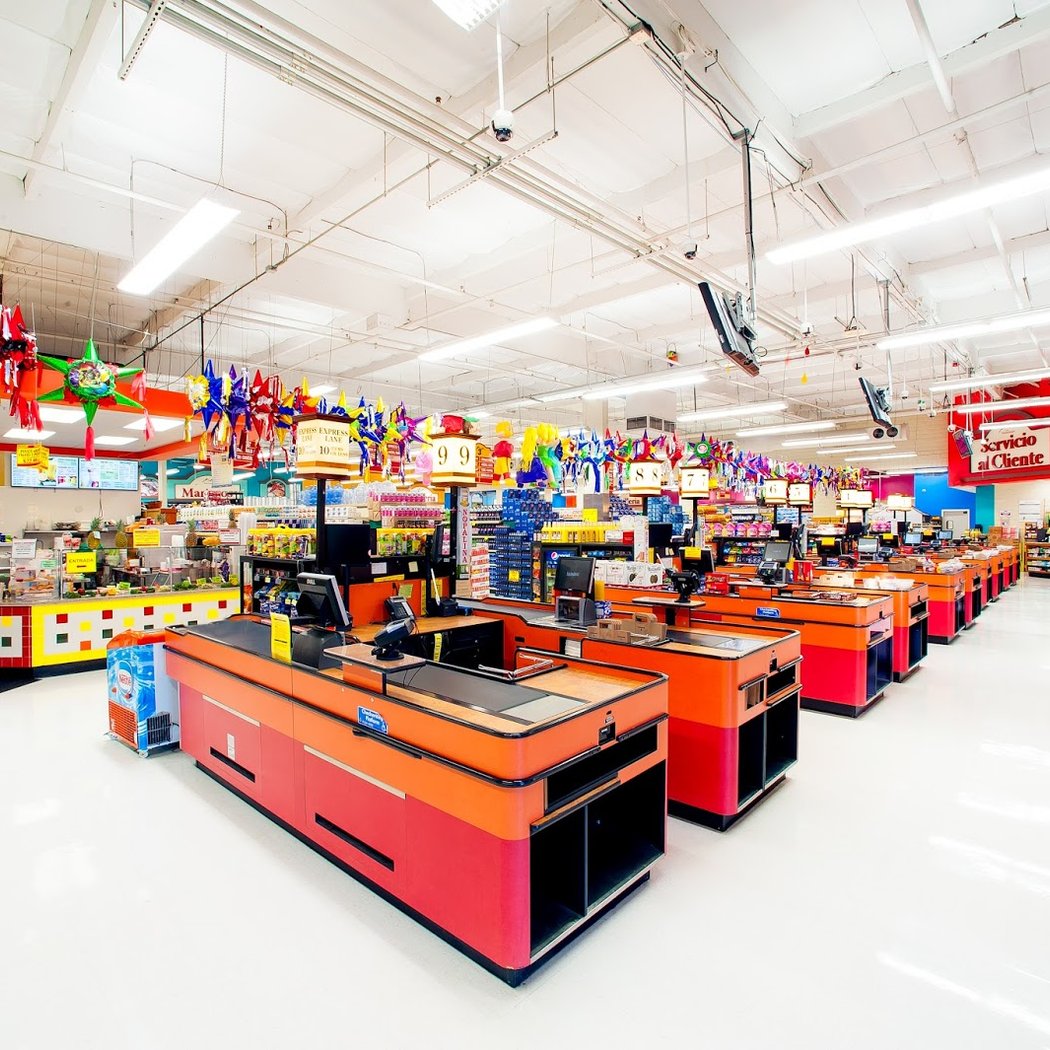 Las Montañas Supermarket 3