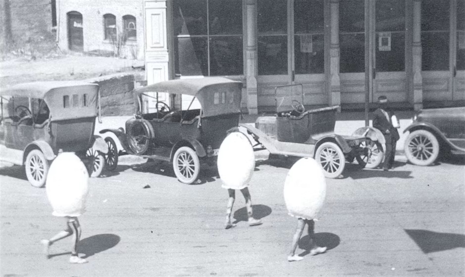 Museum Member Seating for Butter & Egg Days Parade 1