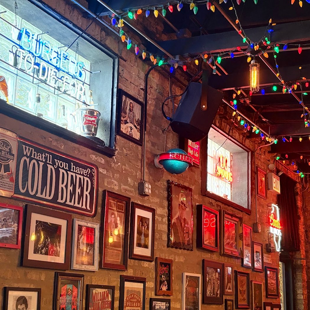 Carol's Pub 4