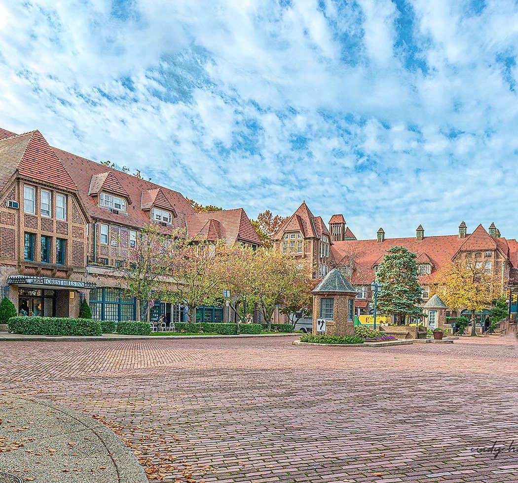 Station Square 1