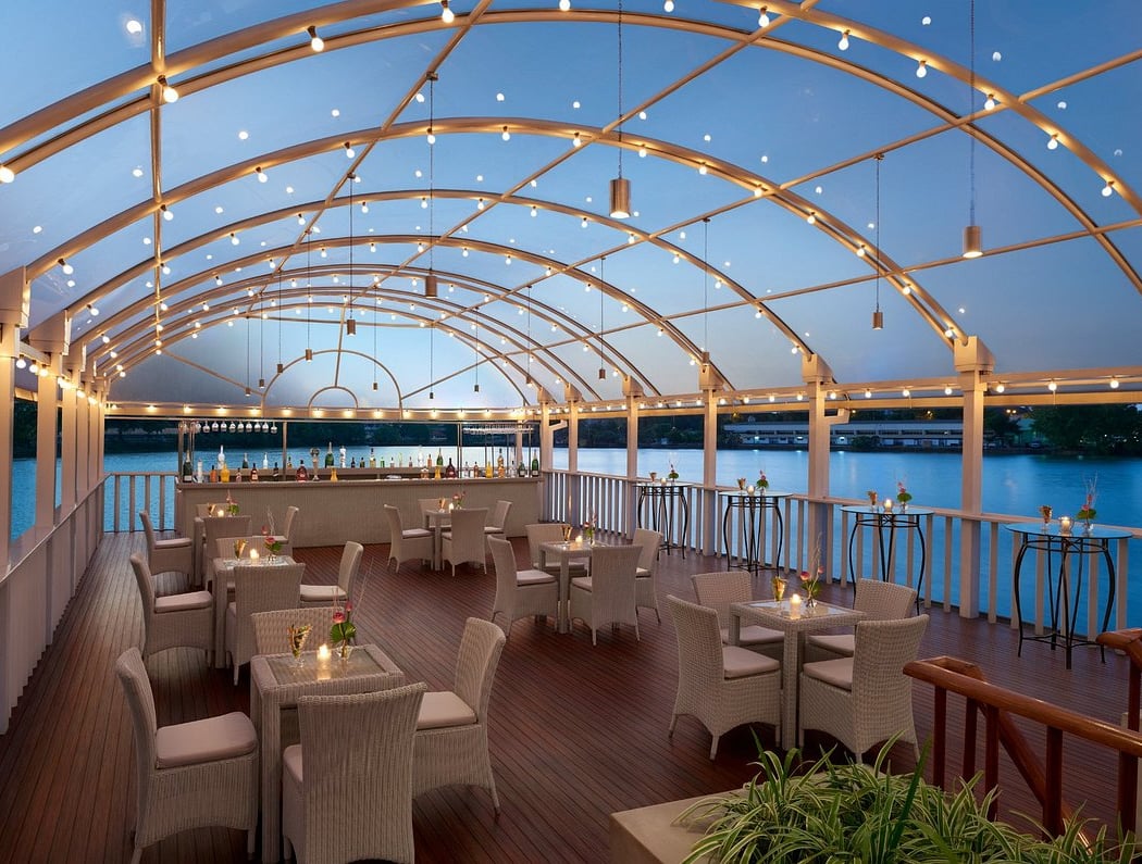 Live Music & Island Vibe at ColomBar 3