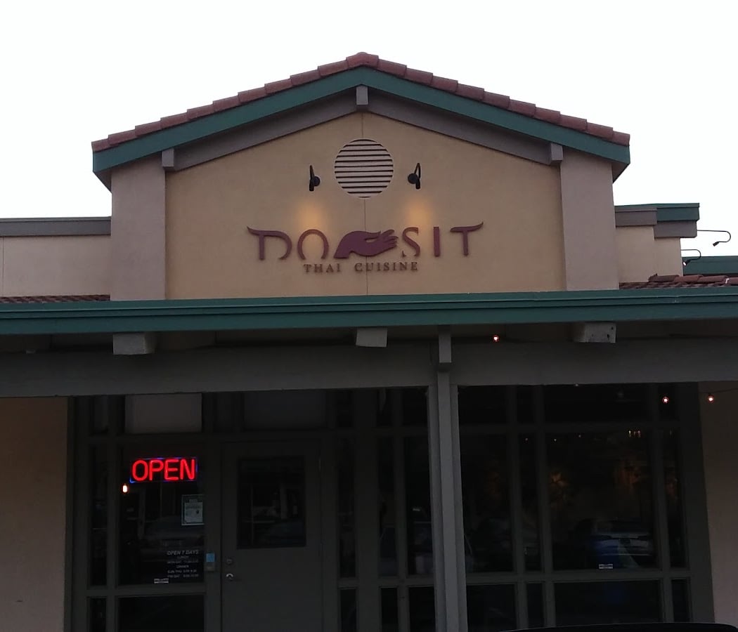 Do Sit Thai Cuisine 2