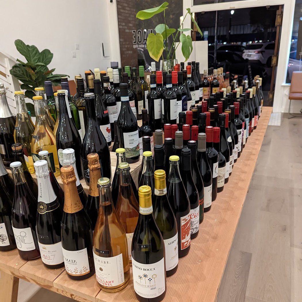 Avinage - a wine shop 3