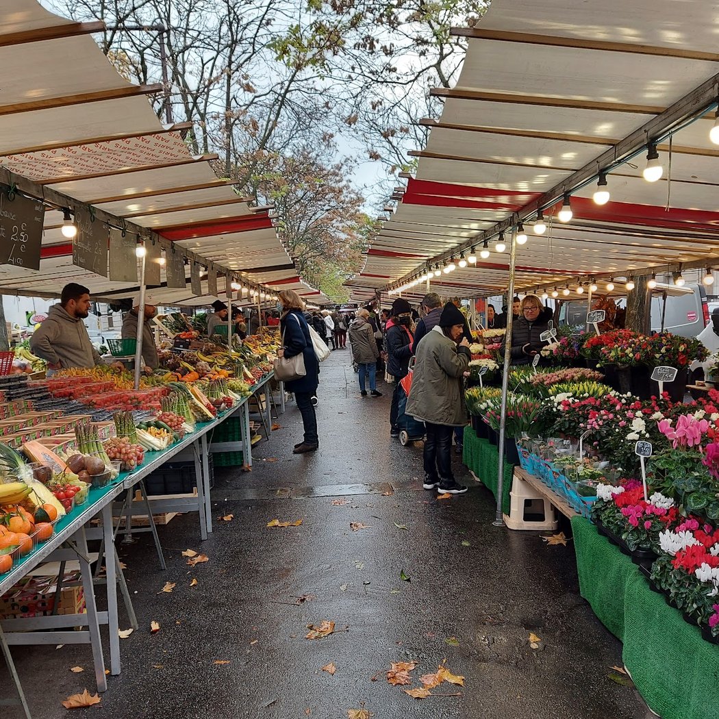 Small-Group Marché du Président Wilson Food Tour 2