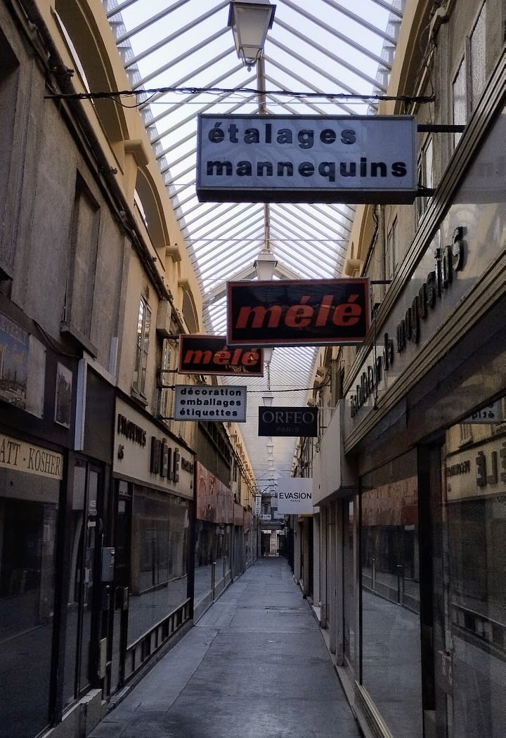 Wander in Passage du Caire 3