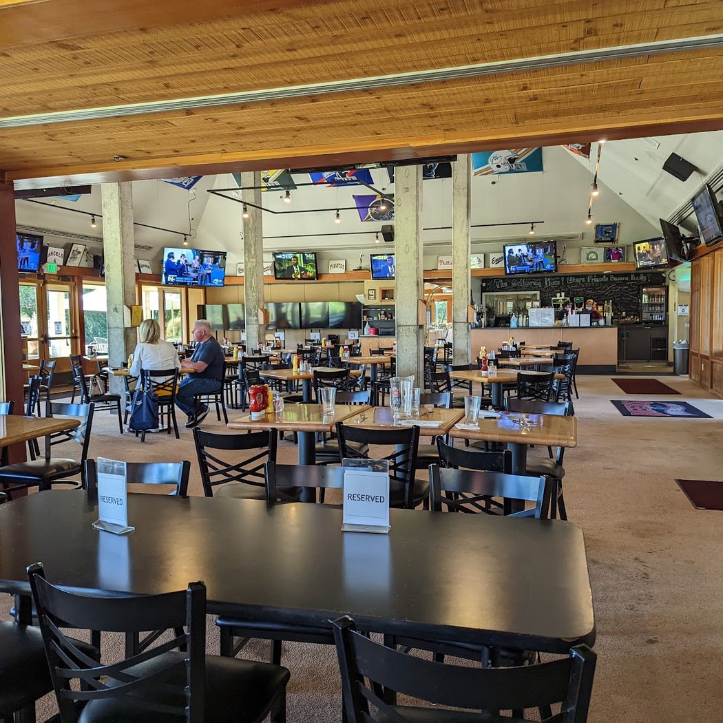 Beeb's Sports Bar & Grill 4
