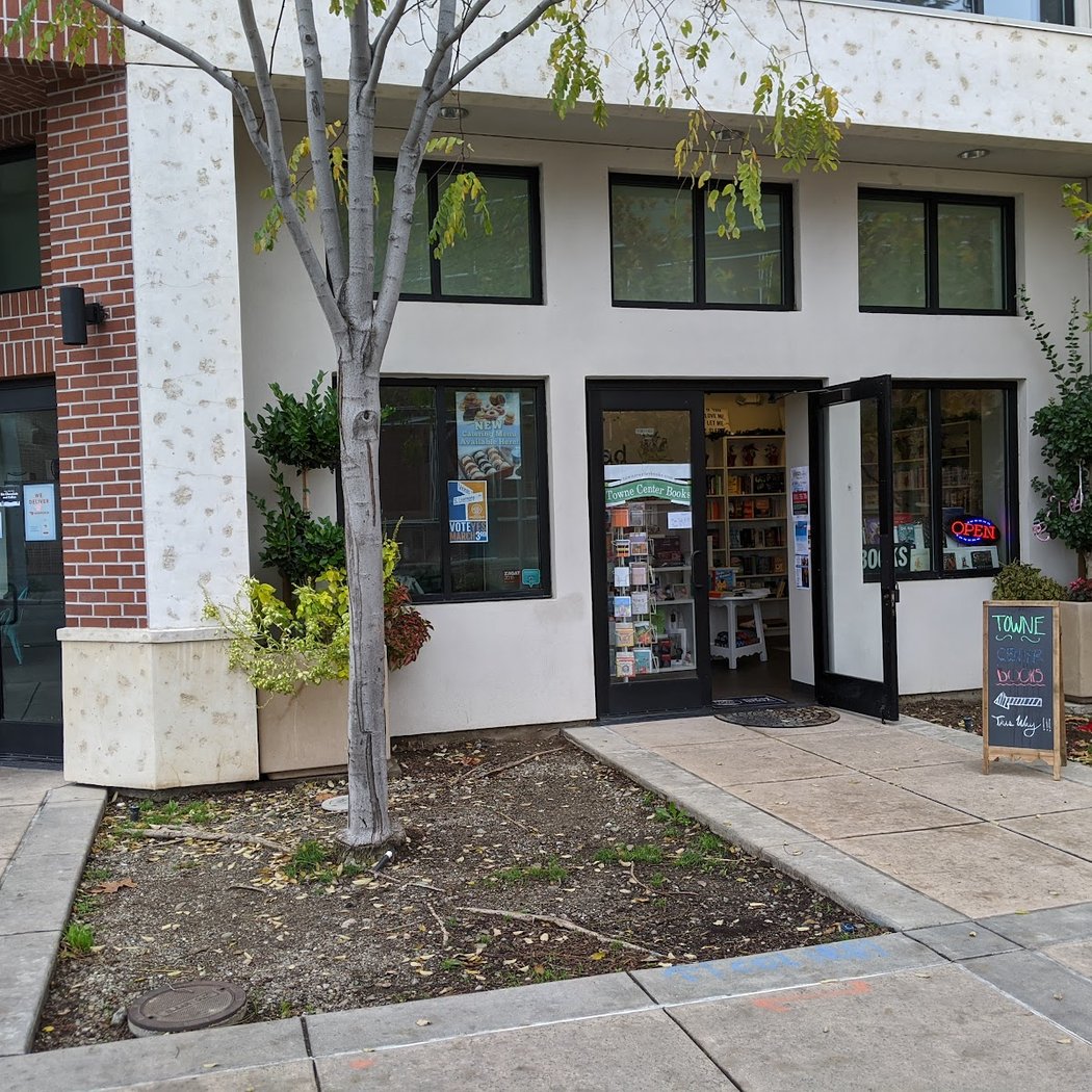 Towne Center Books 3