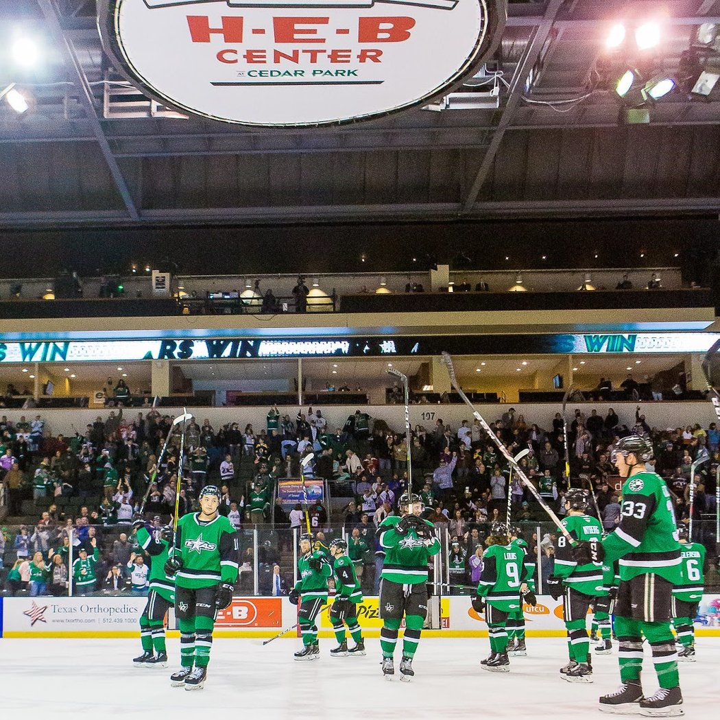 Chicago Wolves vs Texas Stars Military Appreciation Weekend presented by Budweiser Mini Stick Giveaway 2