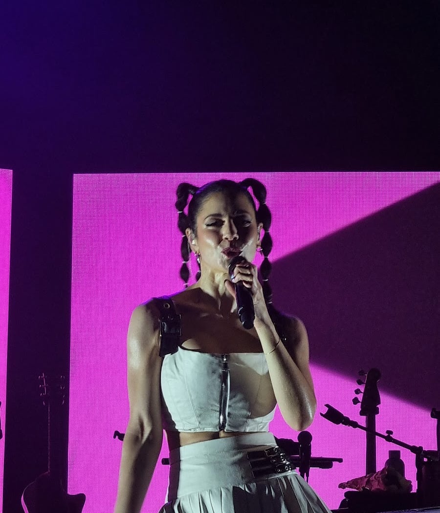 Fall In Love With Her The Tour 1