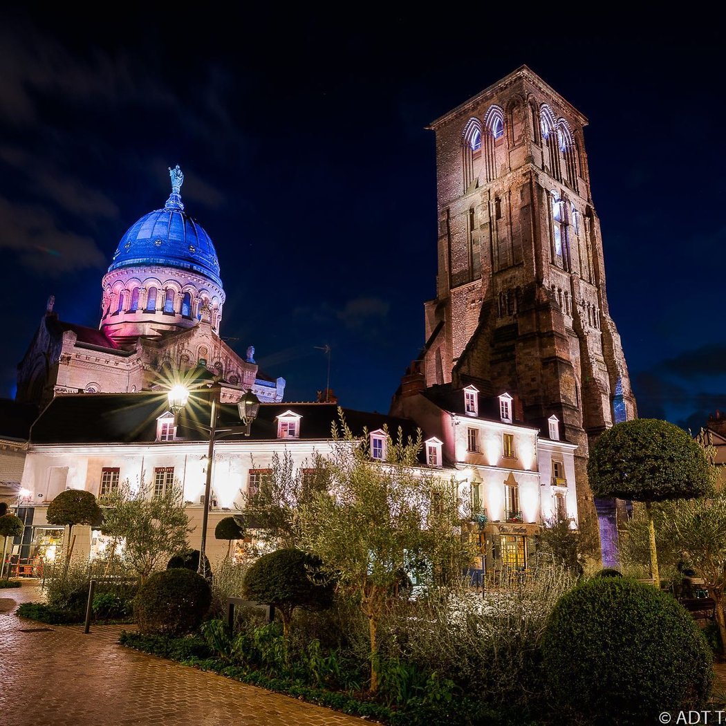 Collégiale Saint Martin et Tour Charlemagne 1