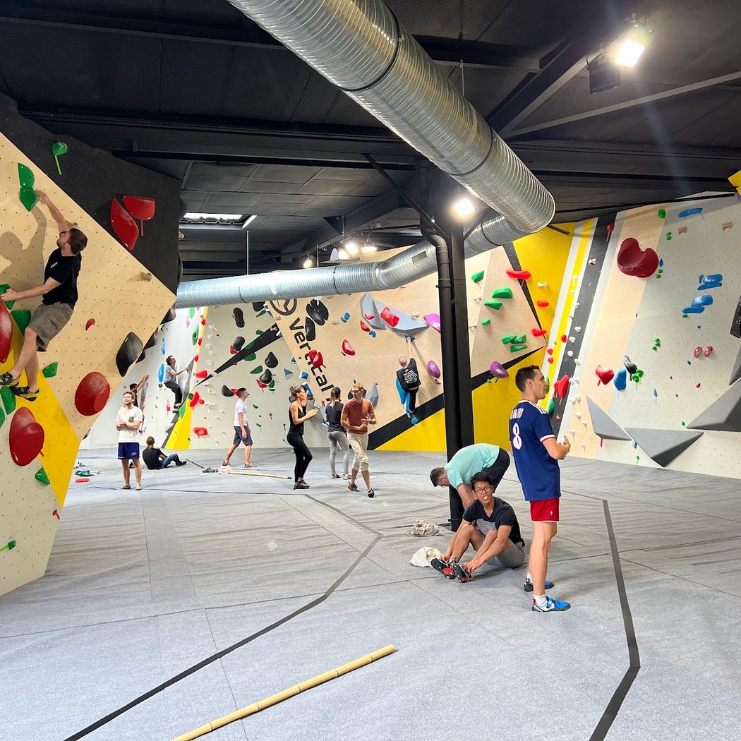 Vertical'Art Grenoble | Escalade de bloc, Restaurant & Bar 3