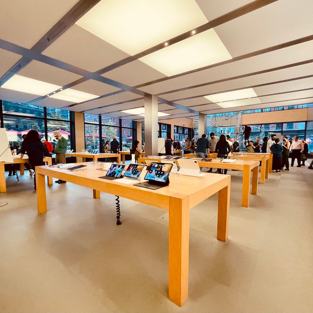 Apple West 14th Street 3