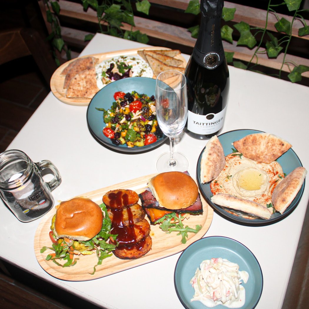 CLAIRE'S WINE BAR 3