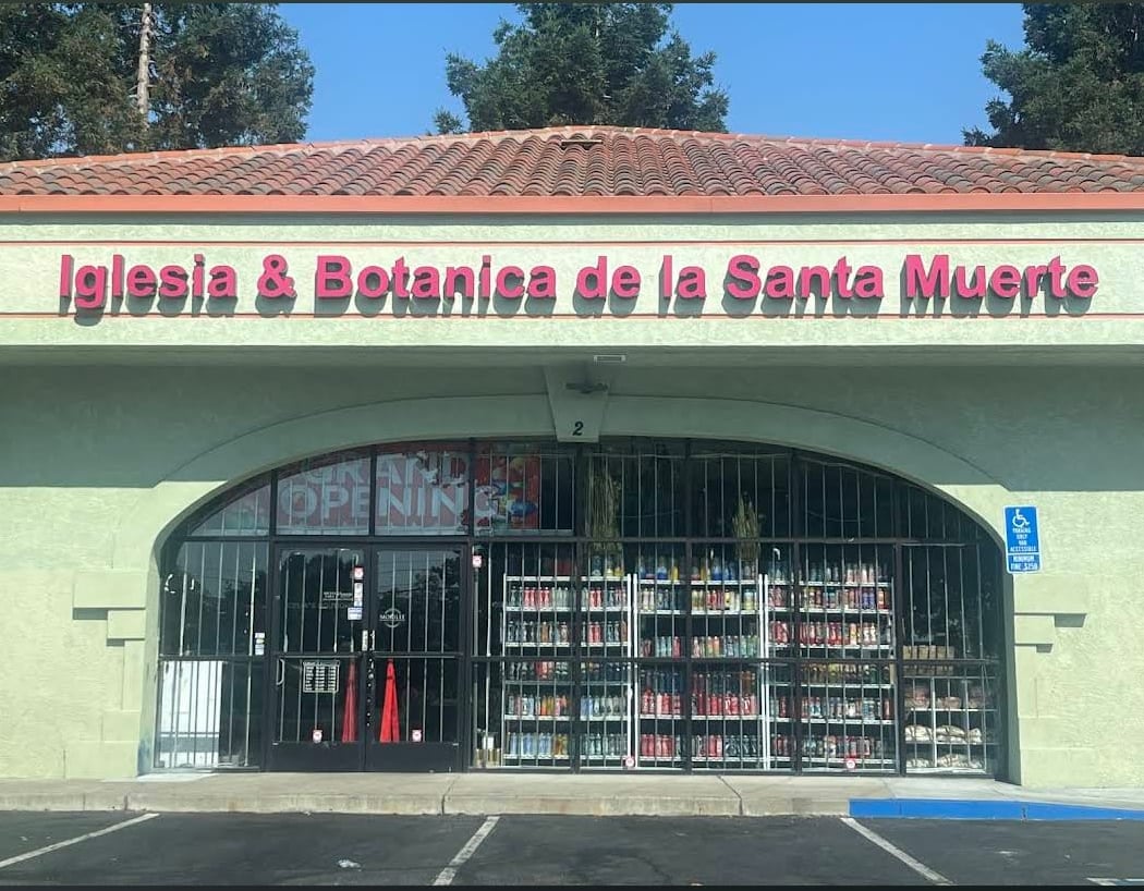 Iglesia Y Botanica De la Santa Muerte 2